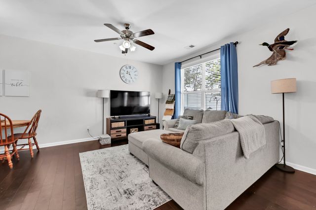 1053 Enclave Ave, Pleasant View, TN 37146