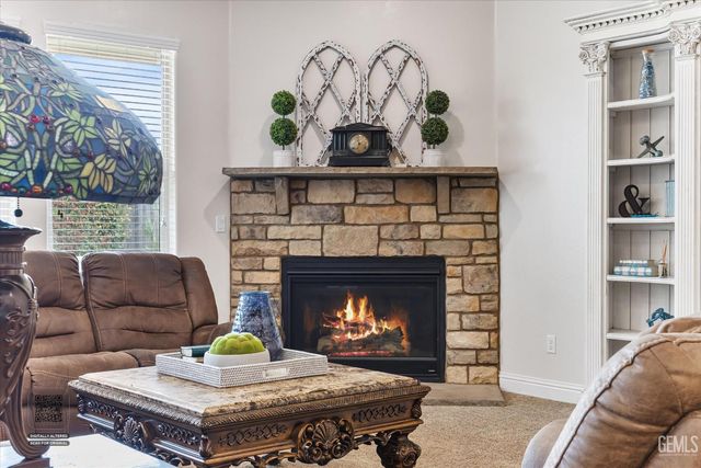 9321 Riviera Del Sol Drive, Bakersfield, CA 93314