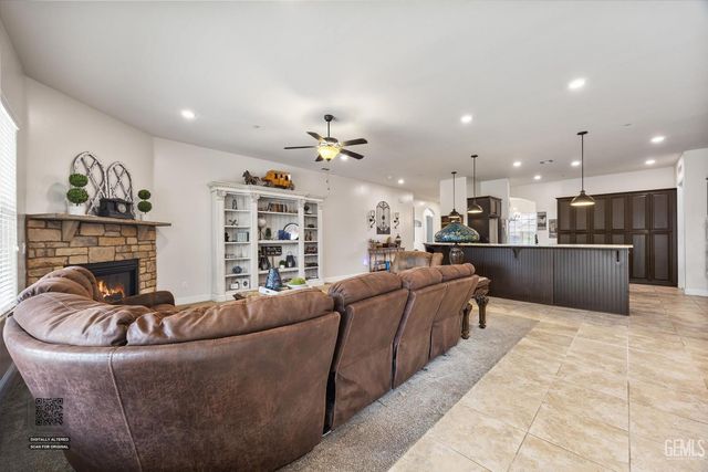 9321 Riviera Del Sol Drive, Bakersfield, CA 93314