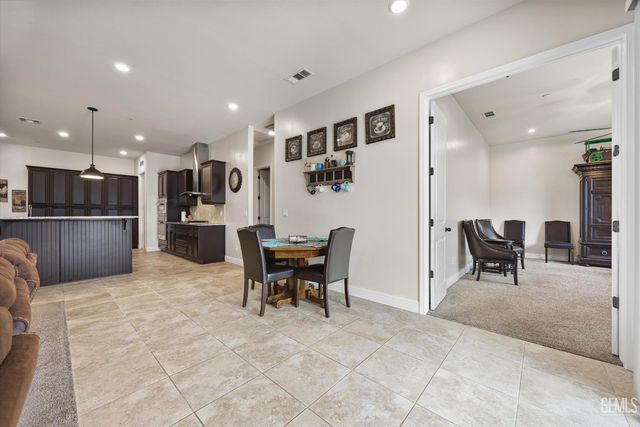 9321 Riviera Del Sol Drive, Bakersfield, CA 93314