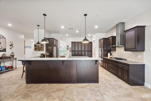 9321 Riviera Del Sol Drive, Bakersfield, CA 93314