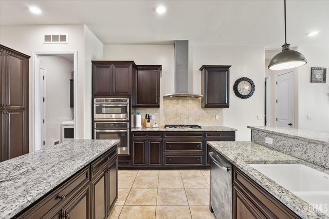 9321 Riviera Del Sol Drive, Bakersfield, CA 93314