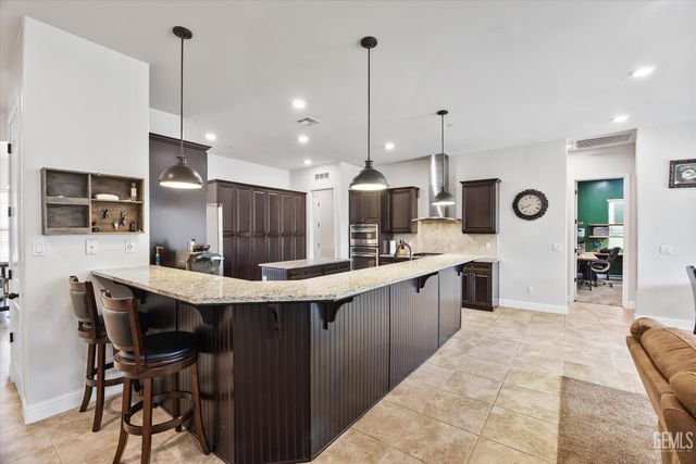 9321 Riviera Del Sol Drive, Bakersfield, CA 93314