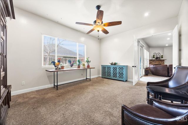 9321 Riviera Del Sol Drive, Bakersfield, CA 93314