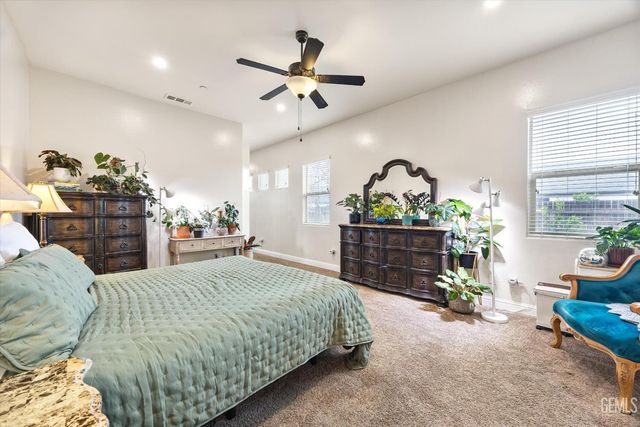 9321 Riviera Del Sol Drive, Bakersfield, CA 93314