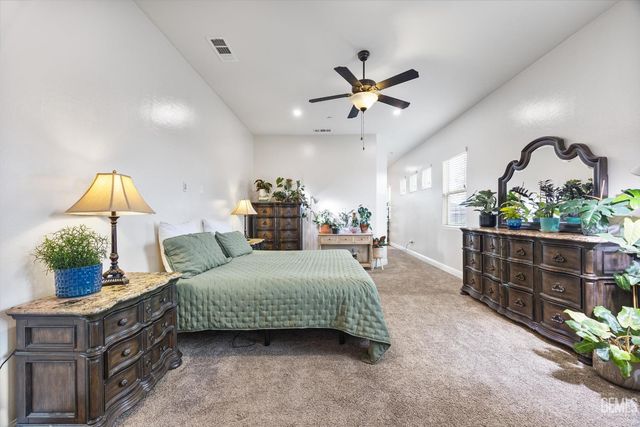 9321 Riviera Del Sol Drive, Bakersfield, CA 93314