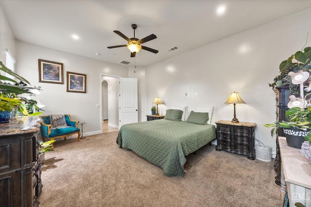 9321 Riviera Del Sol Drive, Bakersfield, CA 93314