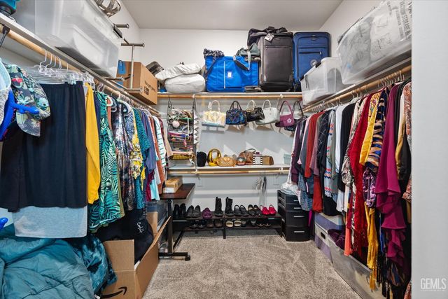 9321 Riviera Del Sol Drive, Bakersfield, CA 93314