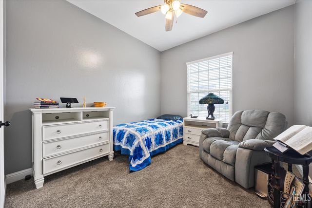 9321 Riviera Del Sol Drive, Bakersfield, CA 93314