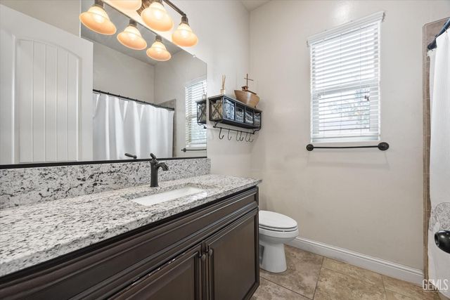 9321 Riviera Del Sol Drive, Bakersfield, CA 93314