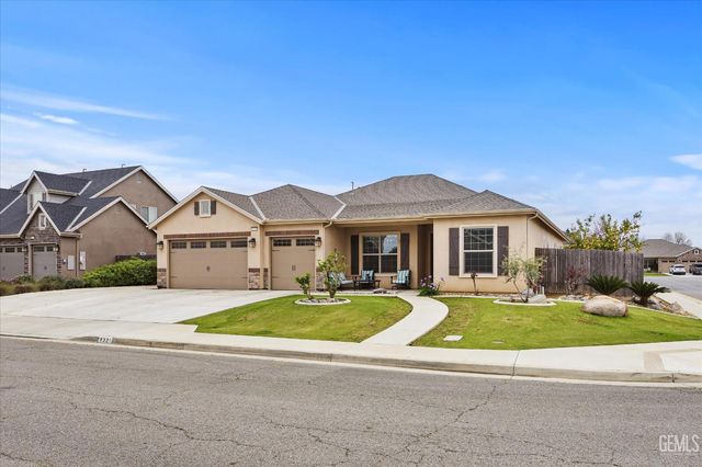 9321 Riviera Del Sol Drive, Bakersfield, CA 93314