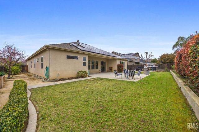 9321 Riviera Del Sol Drive, Bakersfield, CA 93314