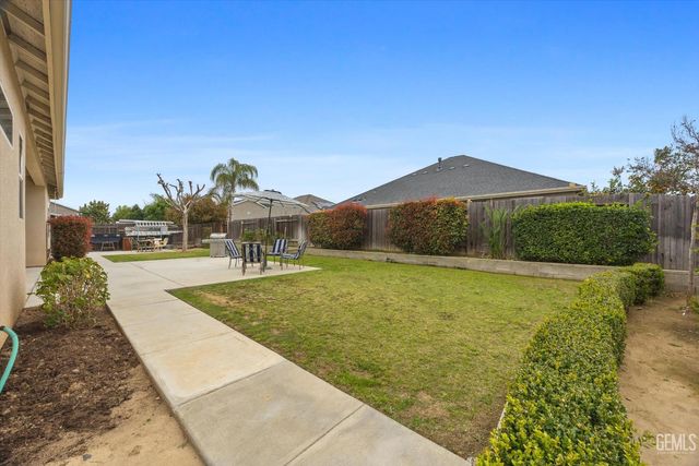 9321 Riviera Del Sol Drive, Bakersfield, CA 93314