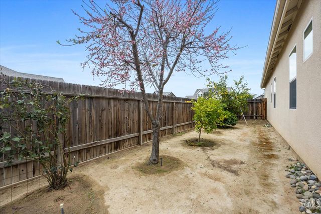 9321 Riviera Del Sol Drive, Bakersfield, CA 93314