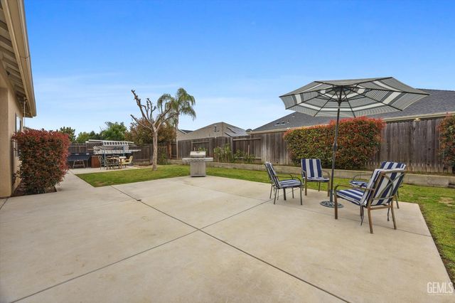 9321 Riviera Del Sol Drive, Bakersfield, CA 93314