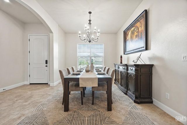 9321 Riviera Del Sol Drive, Bakersfield, CA 93314