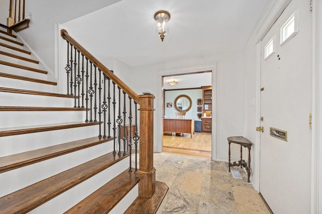 4821 Wallbank Avenue, Downers Grove, IL 60515