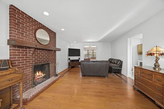 4821 Wallbank Avenue, Downers Grove, IL 60515