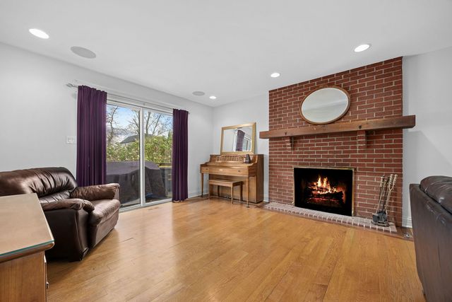 4821 Wallbank Avenue, Downers Grove, IL 60515