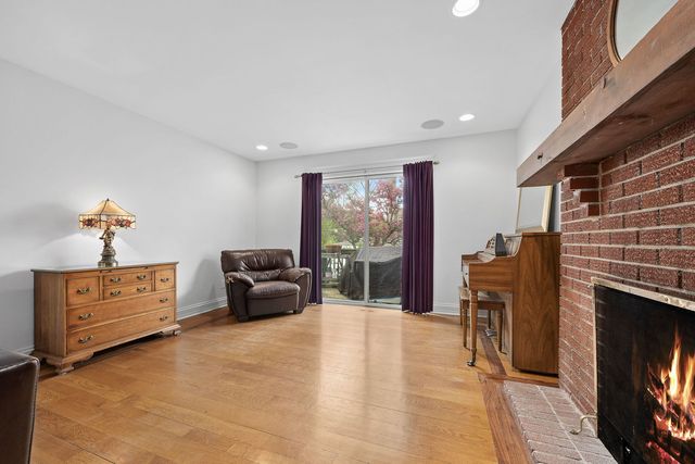 4821 Wallbank Avenue, Downers Grove, IL 60515