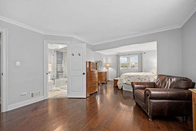 4821 Wallbank Avenue, Downers Grove, IL 60515