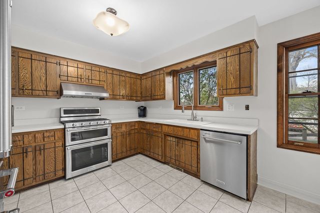 4821 Wallbank Avenue, Downers Grove, IL 60515
