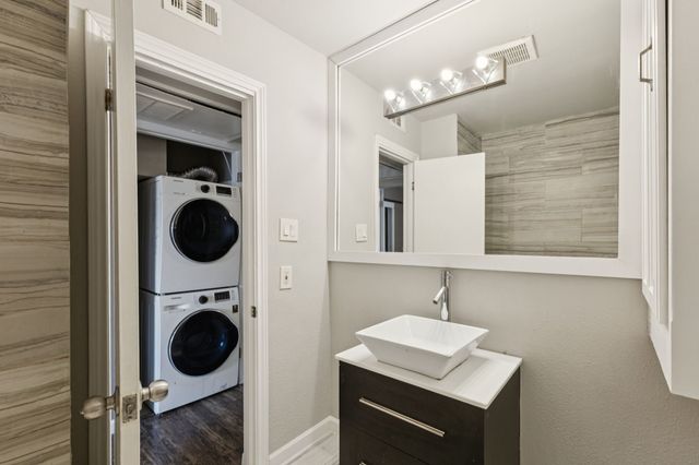 4039 Cole Avenue 106, Dallas, TX 75204