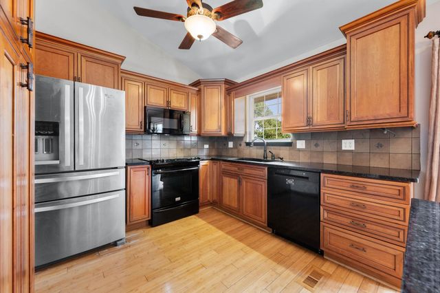 254 W Rosewood Ln, Derby, KS 67037