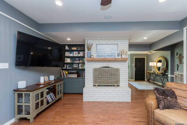 2049 Columbine St, Baton Rouge, LA 70808