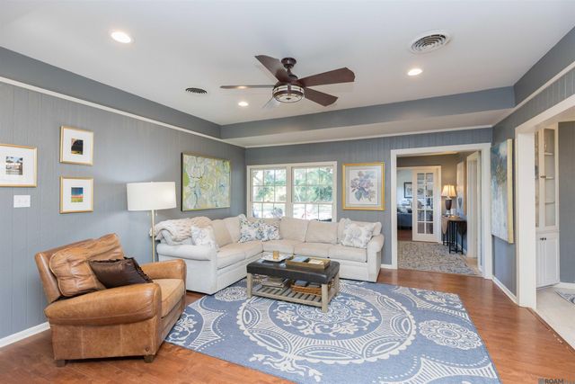 2049 Columbine St, Baton Rouge, LA 70808