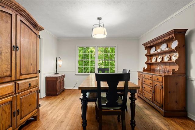 3025 Mountain Creek Court NE, Roswell, GA 30075