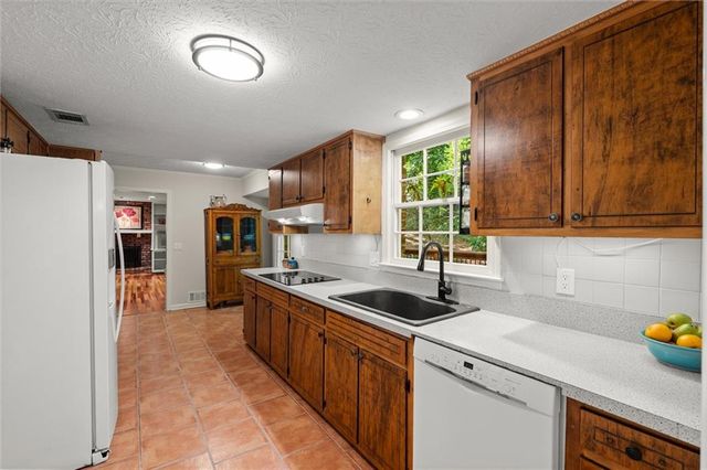3025 Mountain Creek Court NE, Roswell, GA 30075