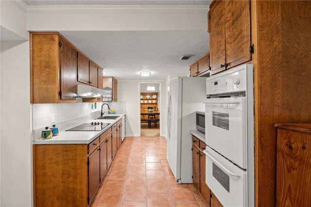 3025 Mountain Creek Court NE, Roswell, GA 30075