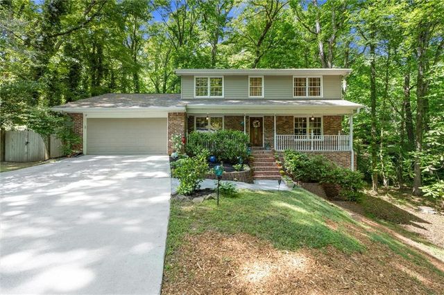 3025 Mountain Creek Court NE, Roswell, GA 30075