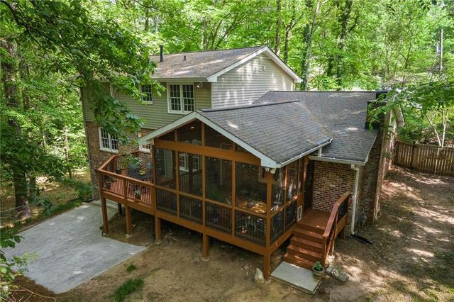 3025 Mountain Creek Court NE, Roswell, GA 30075