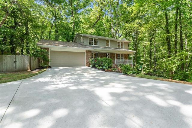 3025 Mountain Creek Court NE, Roswell, GA 30075