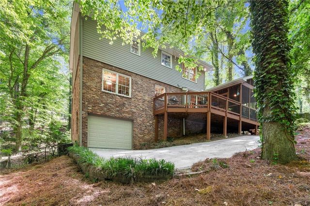 3025 Mountain Creek Court NE, Roswell, GA 30075