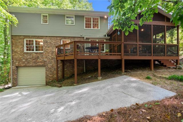 3025 Mountain Creek Court NE, Roswell, GA 30075