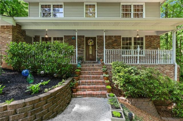 3025 Mountain Creek Court NE, Roswell, GA 30075