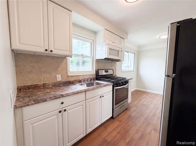 8069 Beaverland, Redford, MI 48239