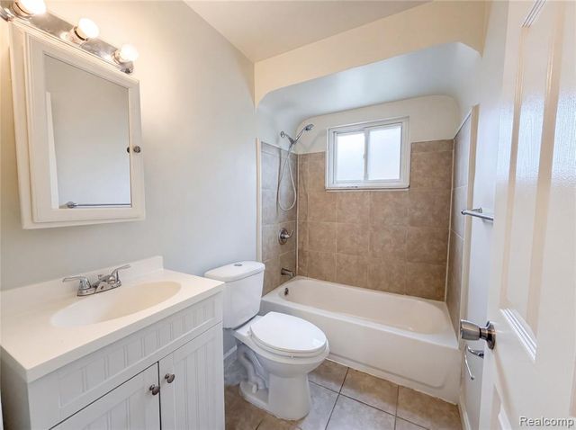 8069 Beaverland, Redford, MI 48239