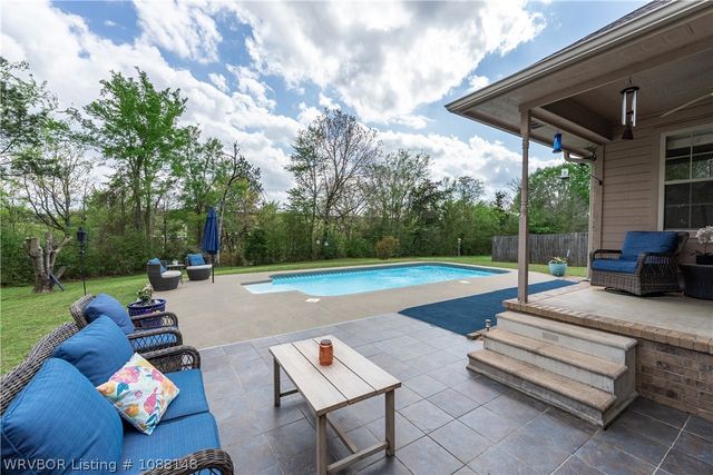 9712 East Pointe Drive, Fort Smith, AR 72903