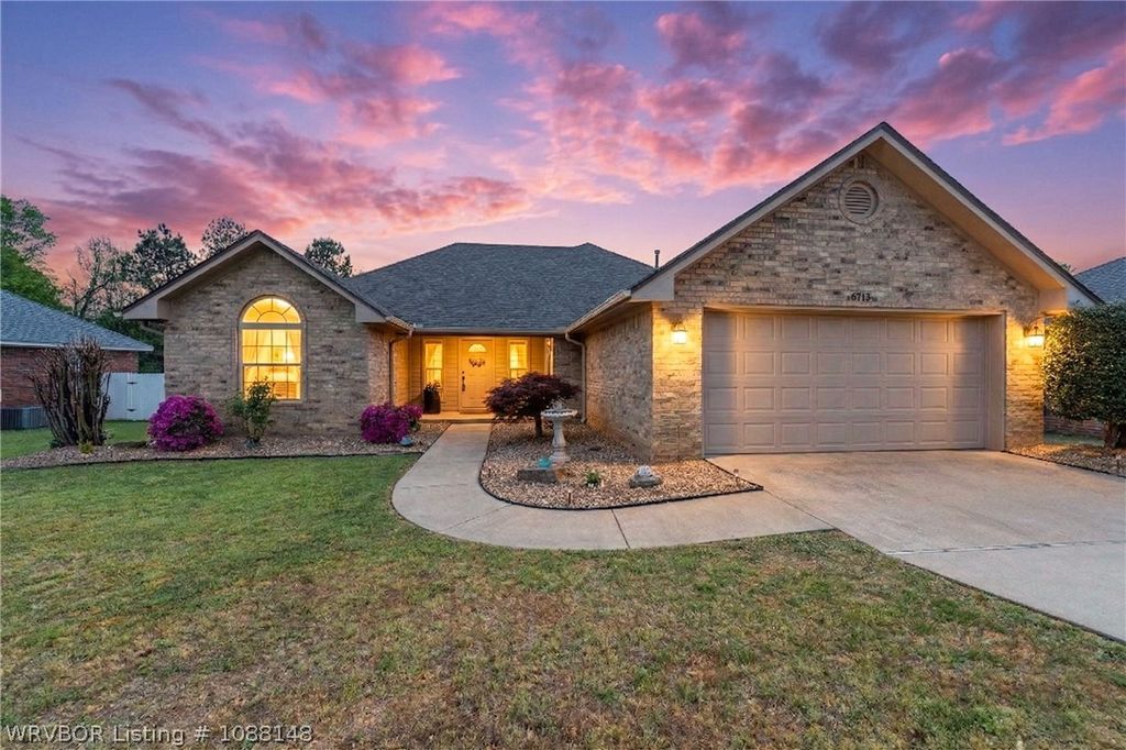 9712 East Pointe Drive, Fort Smith, AR 72903