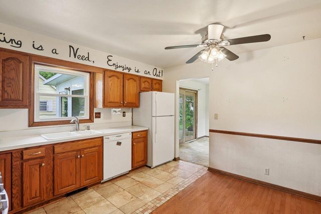 21300 Astolat DRIVE, Brookfield, WI 53045