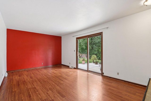 21300 Astolat DRIVE, Brookfield, WI 53045