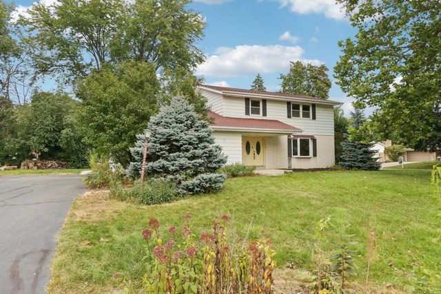 21300 Astolat DRIVE, Brookfield, WI 53045