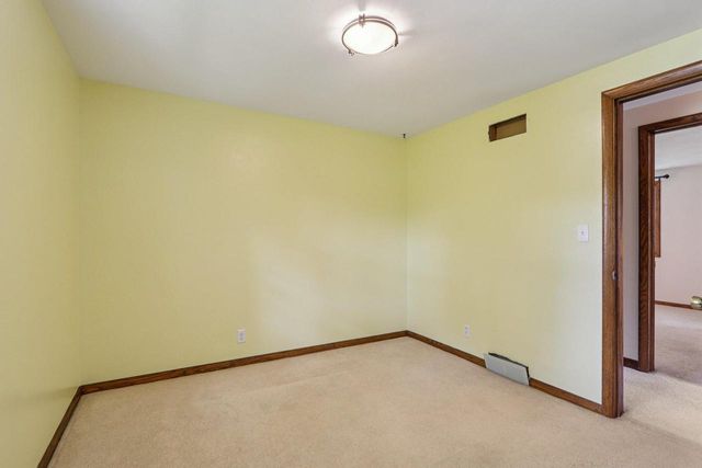 21300 Astolat DRIVE, Brookfield, WI 53045