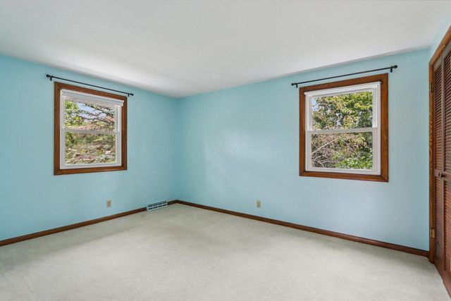 21300 Astolat DRIVE, Brookfield, WI 53045