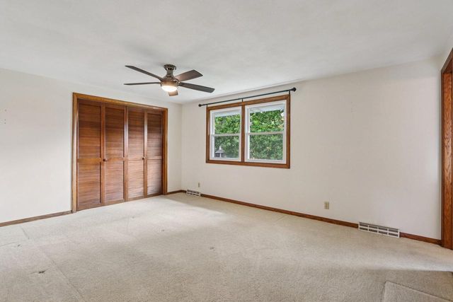 21300 Astolat DRIVE, Brookfield, WI 53045