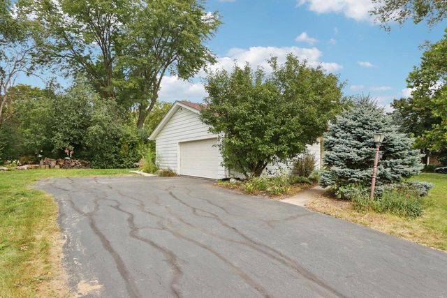 21300 Astolat DRIVE, Brookfield, WI 53045